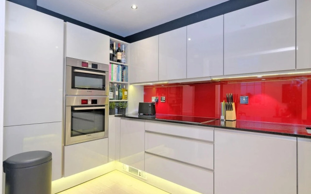 Stunning Central Two Bedroom Executive Apartment