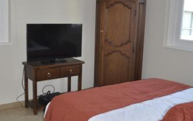 Alevines Playa el Emir Hostel & Suites