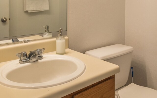 2 BR Apt in Windy Hill near beach by Frontdesk