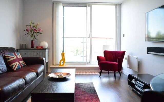 East London 2 Bed Flat With Balcony