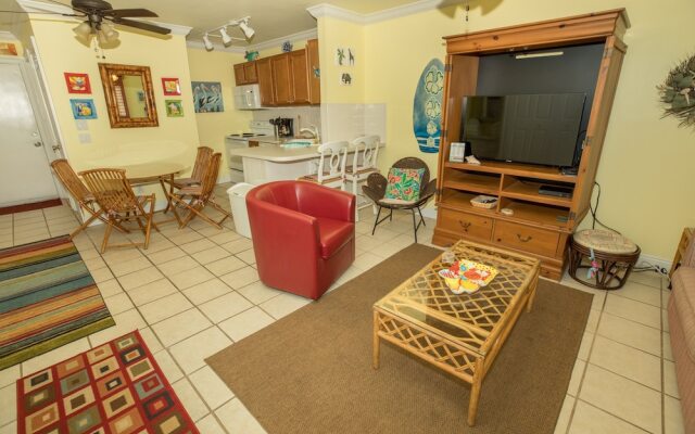 Sandpiper Cove 8245 Studio Bedroom Condo by RedAwning