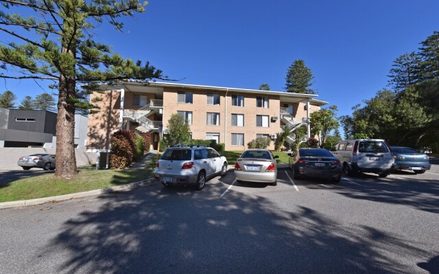 Cottesloe Beach Pines Apartment