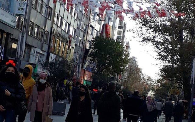 "duplex 4+1 in the City Center of Ümraniye Alemdağ Caddesi Istanbul"