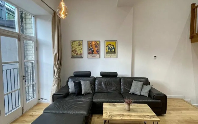 Stunning 3BD Maisonette W/balcony - Old Street!