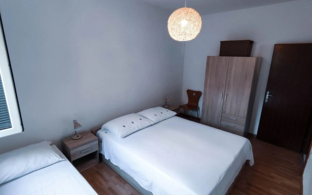 Leana - Great Location and Close to Beach - A1