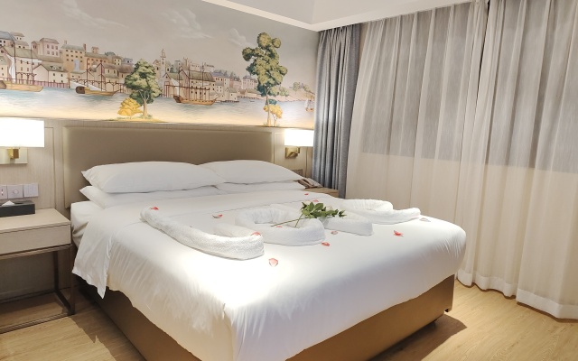 Vienna Hotel (Beihai Weizhou Island Lanqiao seaview shop)