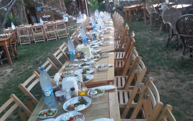 Gokceada Uysallar Köy Evi