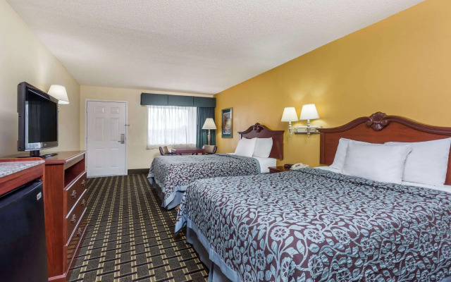 Days Inn & Suites by Wyndham Warner Robins Near Robins AFB