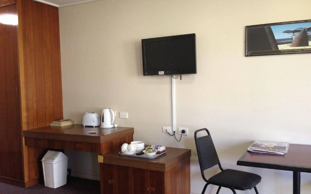 Nightcap at Gateway Hotel – Guest Rooms – Geelong