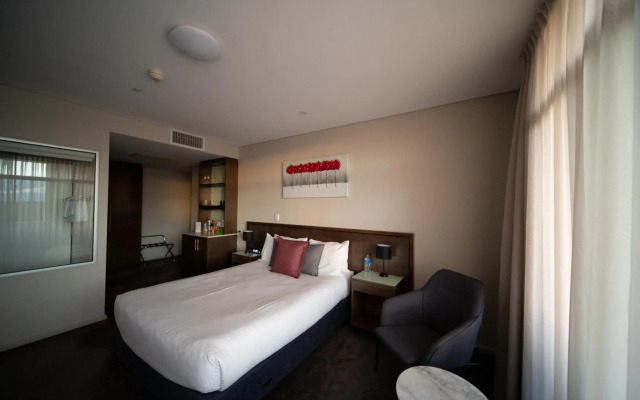 Sfera's Park Suites & Convention Centre