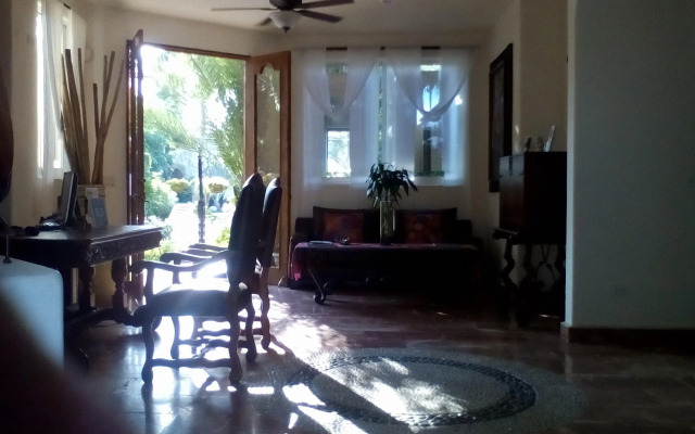 El Encanto Inn