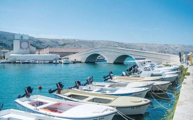 Nice Home in Pag with Hot Tub, WiFi & Sauna