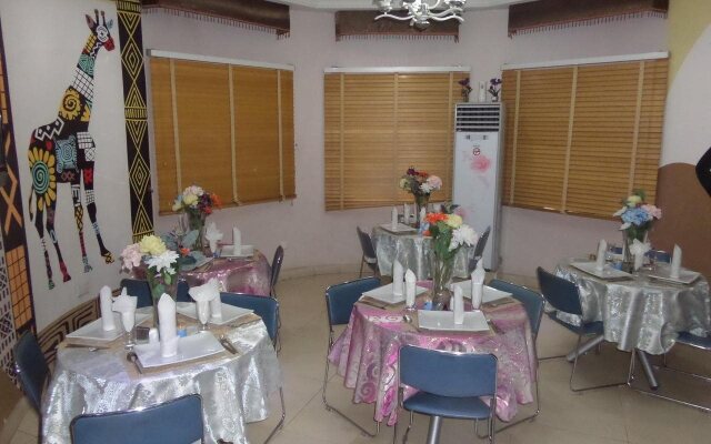 Britannia Hotel & Suites