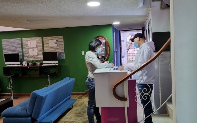 La parada del tren Hostel