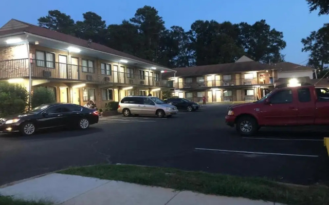 Inn Between The Hedges