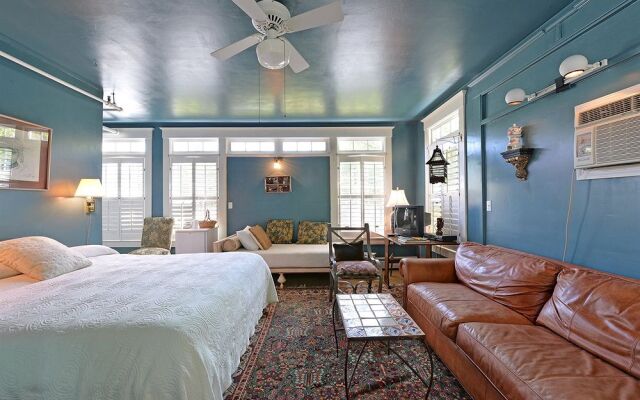 Village Latch Inn Hotel