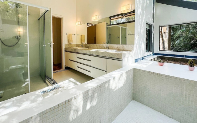 Arquitetura única na Granja Viana