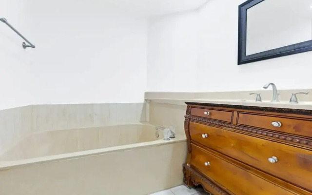 Stunning Balcony Views 4 Bedroom