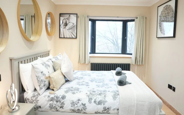 Charming London House - Sleeps 4 & Outdoor Space