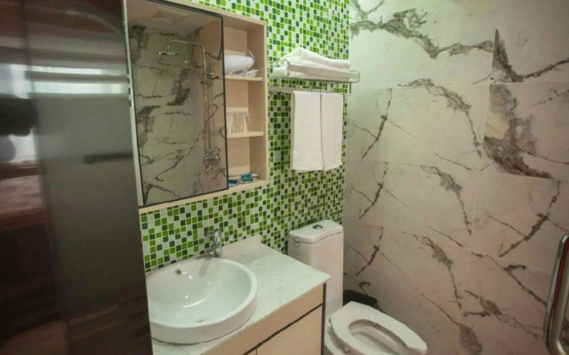 Shuangjiang Holiday Hotel