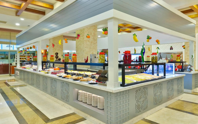 Crystal De Luxe Resort & Spa – All Inclusive