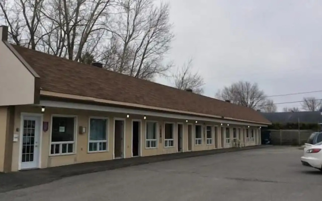 Auberge Du Lac Beauchamp