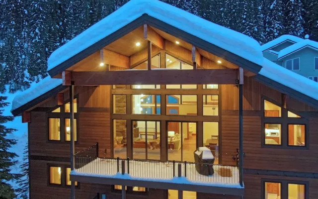 Ski-in/out Schweitzer Mountain Home in Sandpoint!