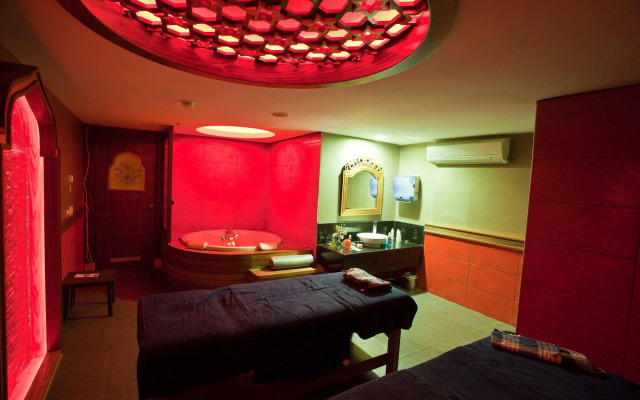 Adella Side Hotel
