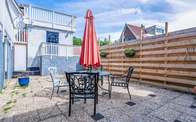 Modern Holiday Home in Badhoevedorp Near the Lake