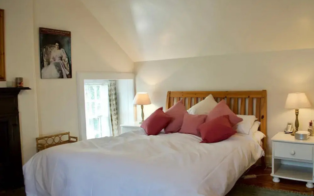 Traditional 2 Bedroom Church Gatehouse