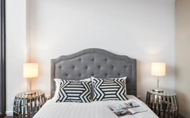 Incredible City Views in Convenient CBD Apartment – Guest Rooms – Melbourne