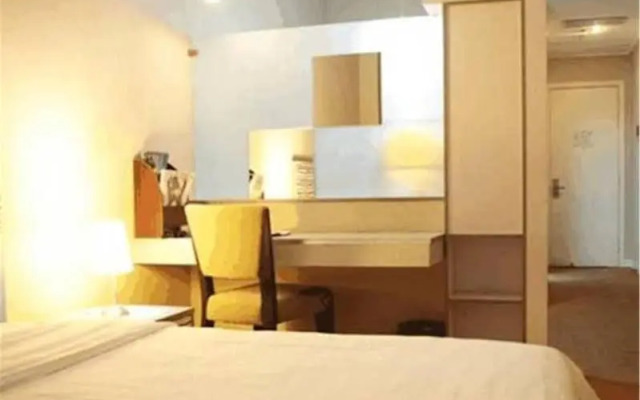 Hotel the Land
