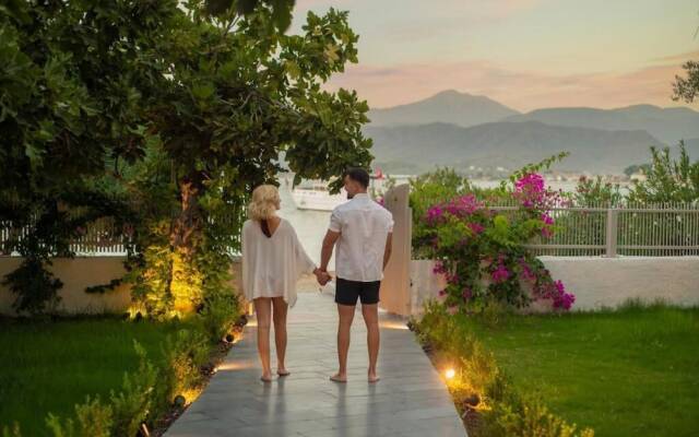Icon Beach Suites Hotel