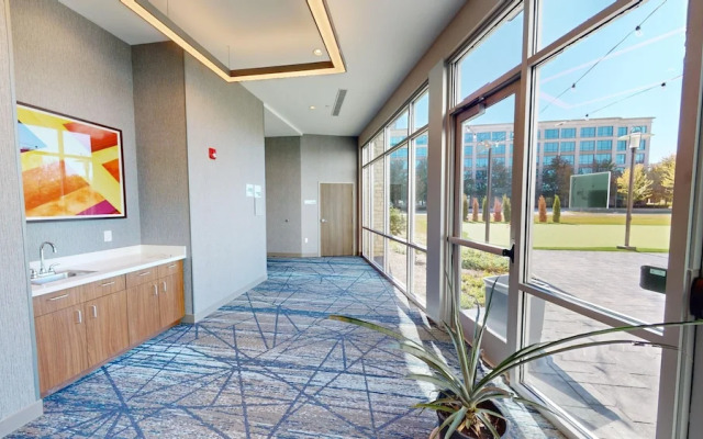 Holiday Inn Express & Suites Chicago Schaumburg by IHG