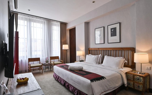 1825 Gallery Hotel