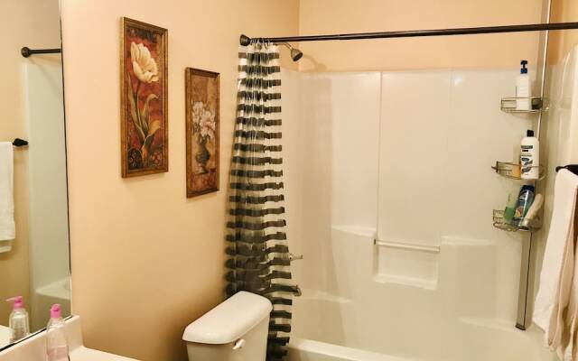 Spacious 3 BR Ranch House W Patio Yard in a Quiet Suburb