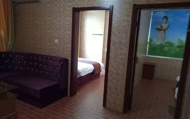 Huayun Business Hotel