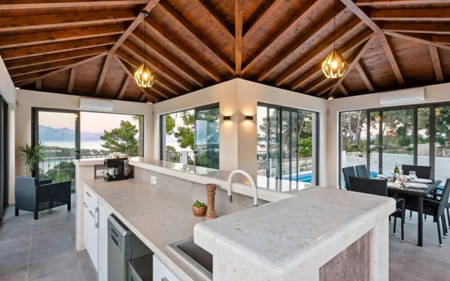 Beautiful Villa in Selca with Private Swimming Pool