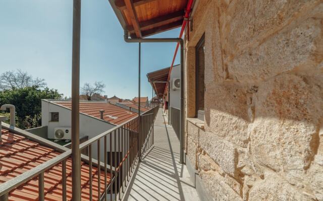 Mezzanine Stylish Apartment P by Vacationy