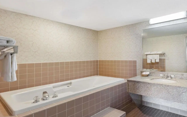 Travelodge by Wyndham Winchester