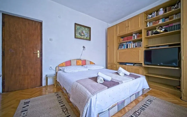 Apartment Pavo-80m from beach