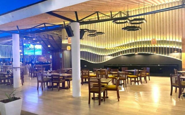 Giraffe Beach Hotel