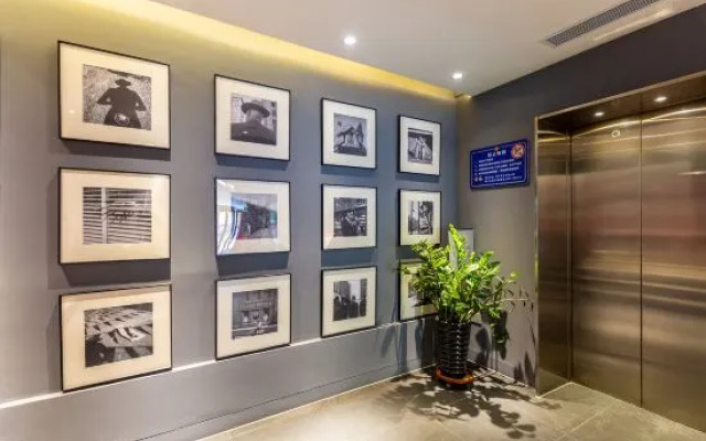 Wanbo Hotel (Xining Mojia Street & Daxin Street Night Market Branch)