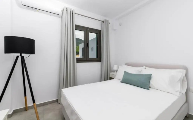 Nama LUXURY Villa 250m from the sea @Makry Gialos