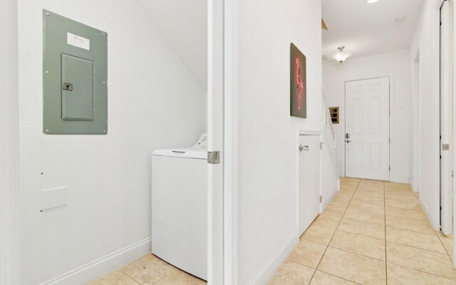 Stylish 3BR Townhouse With Pool Near Disney