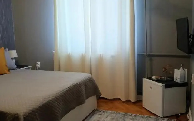 Crystal Room II