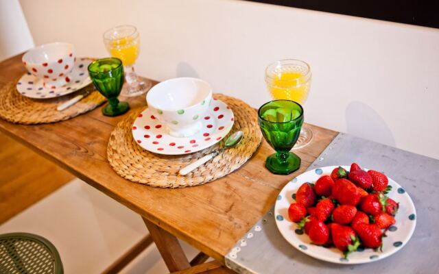 JOIVY Chic 2BR Apt in Bairro Alto, 2mins to São Pedro de Alcântara viewpoint