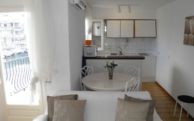 Blue Canal Apartment Ampuriabrava