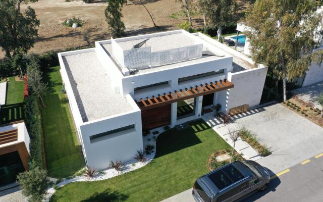 2223 - New modern Villa with Pool and Garden