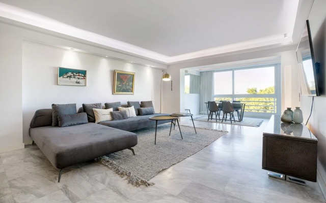 South Blue Luxury Apartment in Vouliagmeni